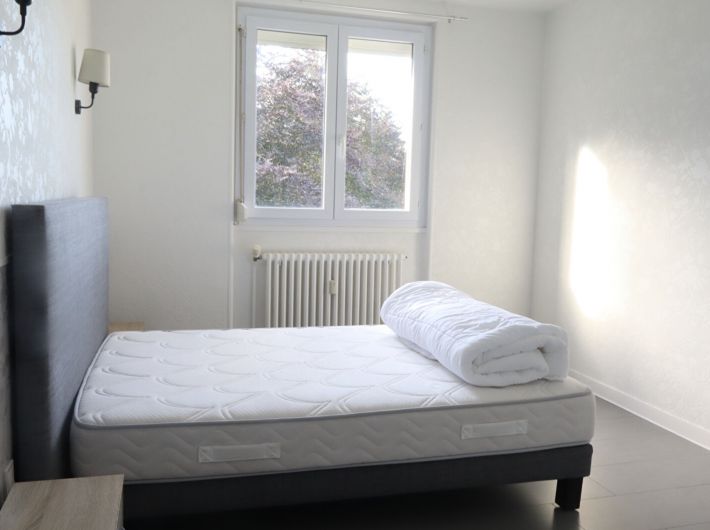 Forth Floor Apartment with Balcony