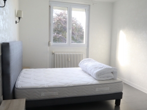 Forth Floor Apartment with Balcony