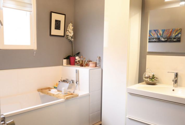 Detached House with Landscaped Garden