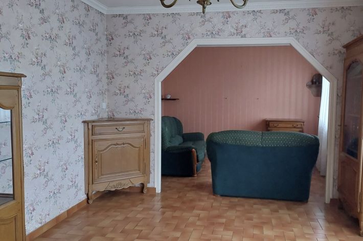 Detached House with Nice Garden