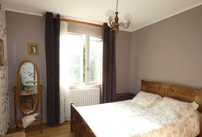 Detached House with Nice Garden