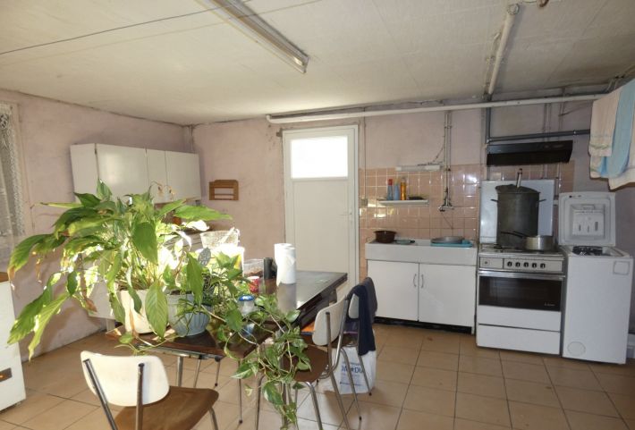 Detached House with Nice Garden