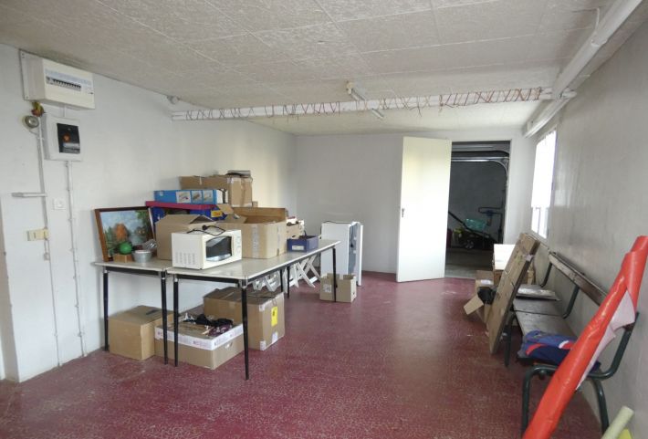 Detached House with Nice Garden