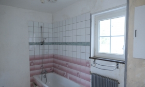 Detached House with Strong Potential and Garden