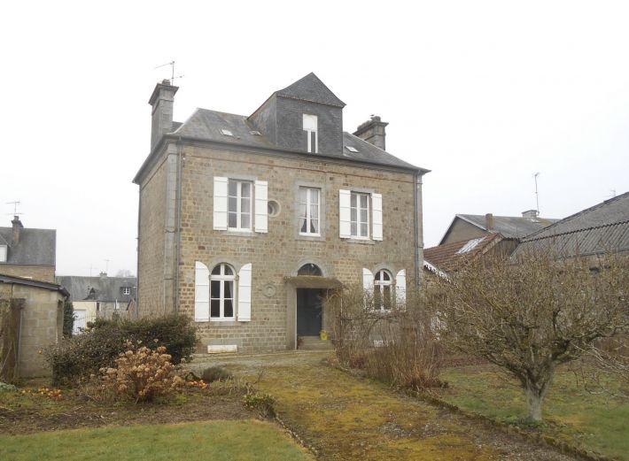 Manor House Style Property with Garden