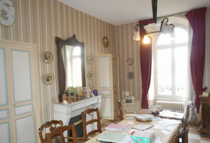 Manor House Style Property with Garden