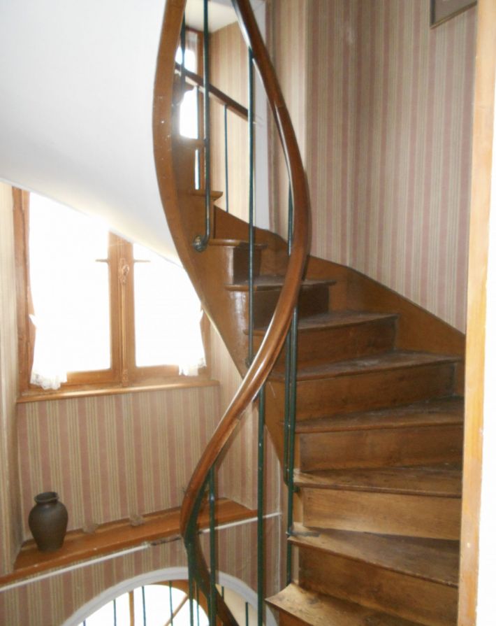 Manor House Style Property with Garden