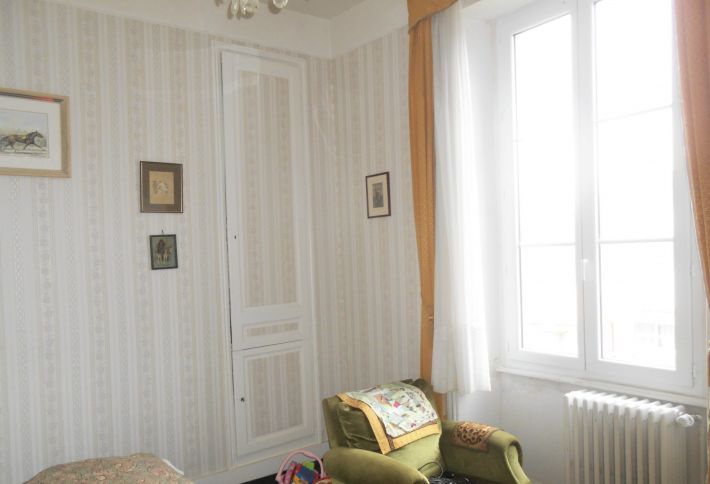 Manor House Style Property with Garden