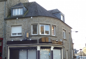 Building in Heart of Town Providing Income