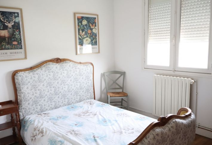 Detached House with Landscaped Garden