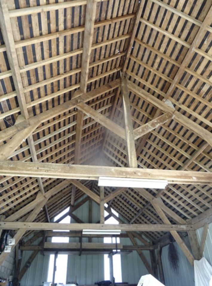 Barns to Convert into Habitation in Large Plot