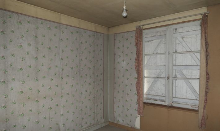 Main House and Outbuilding with Huge Potential