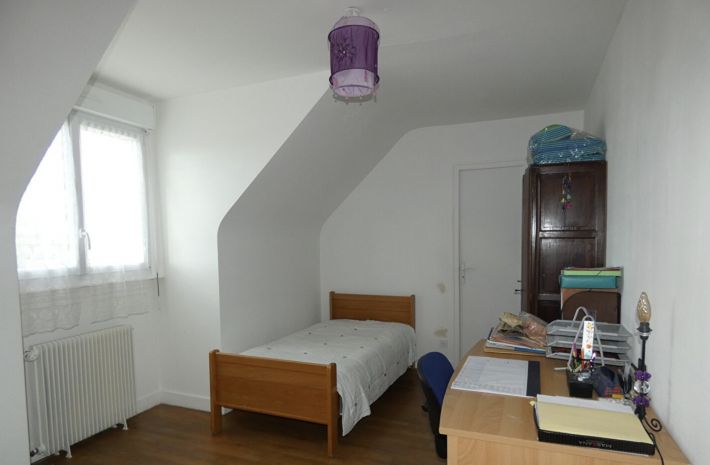 Detached House with Landscaped Garden