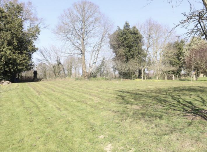 Detached Country House with Large Garden