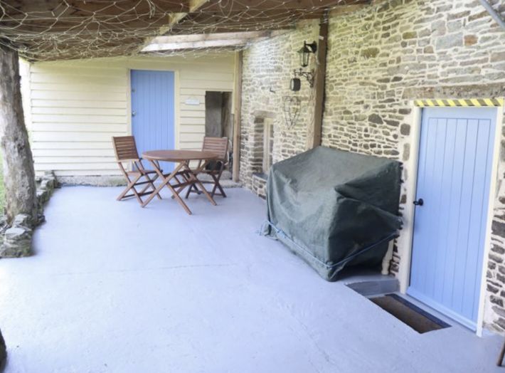 Detached Country House with Large Garden