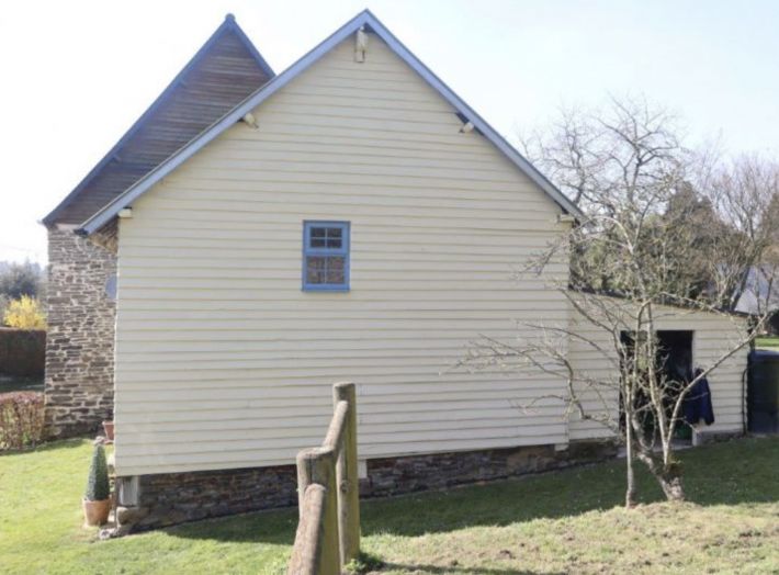 Detached Country House with Large Garden
