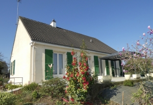 Detached House with Landscaped Garden