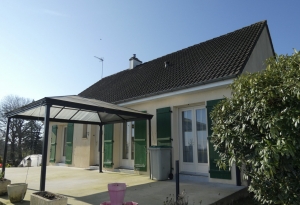 Detached House with Landscaped Garden