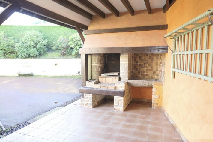 Detached Country House with Outbuildings