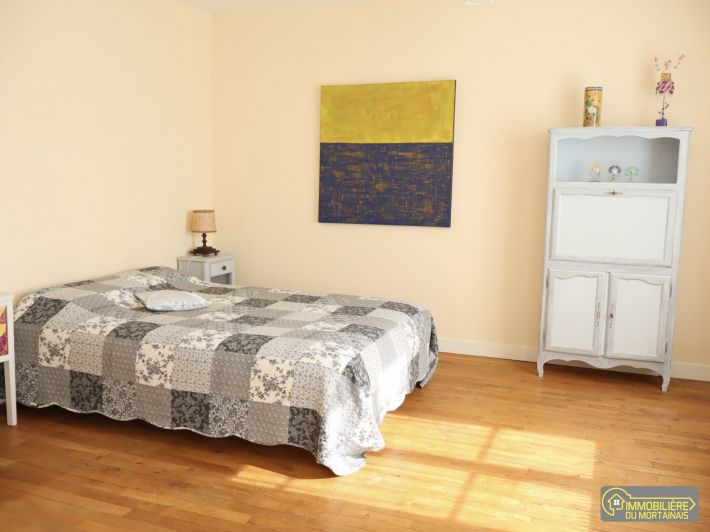 Lovely Detached House with Garden