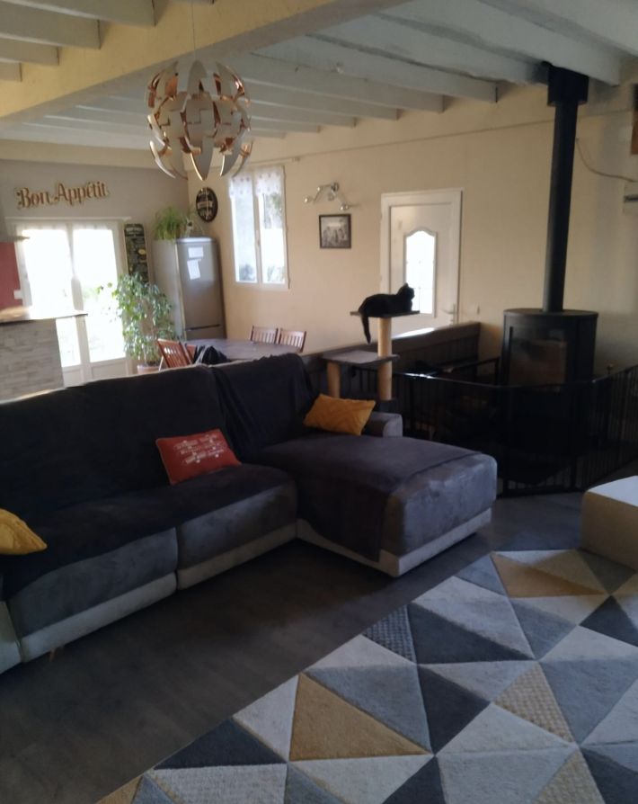 Detached Country House with Landscaped Garden