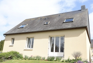 Detached House with Landscaped Garden
