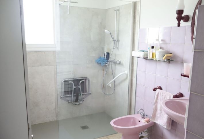 Detached House with Landscaped Garden