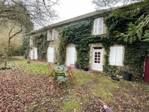 Main House with Barn in 1.5 Hectares of Land