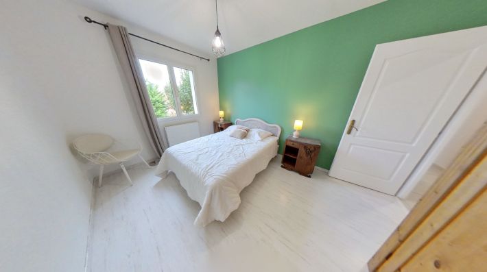 Detached House with Swimming Pool