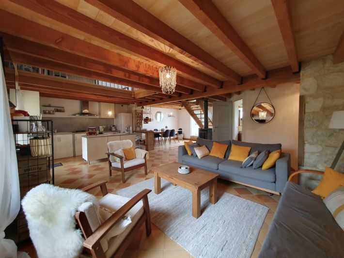 Detached Country House with Pool and Open Views