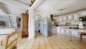 Stunning Property wIth Lovely Pool in Great Location