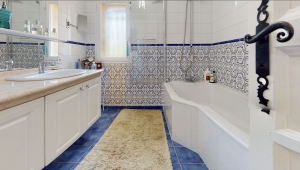 Stunning Property wIth Lovely Pool in Great Location