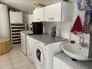 Stunning Property wIth Lovely Pool in Great Location
