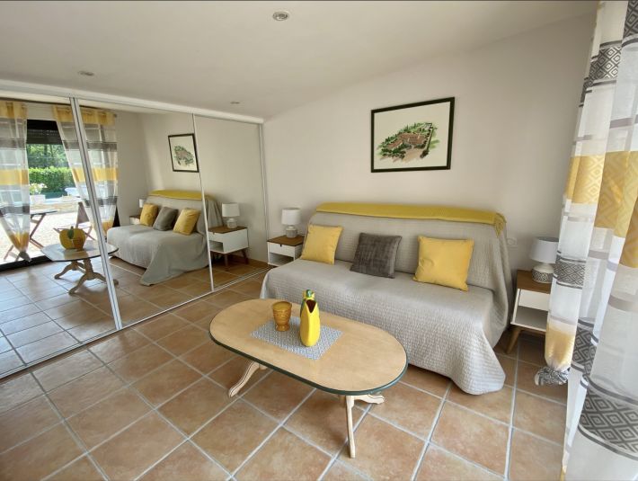 Stunning Property wIth Lovely Pool in Great Location
