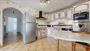 Stunning Property wIth Lovely Pool in Great Location