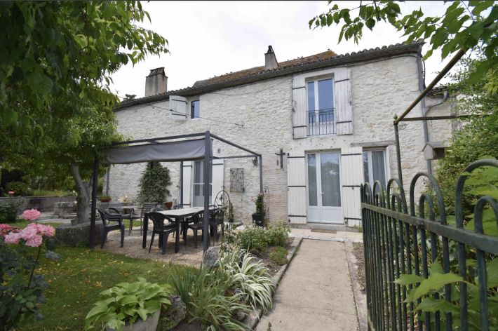 Manor House Style Property with Guest Cottage