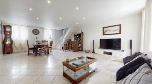 Contemporary Detached House with Swimming Pool