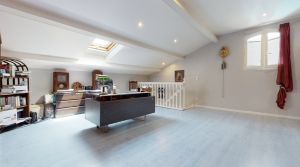 Contemporary Detached House with Swimming Pool