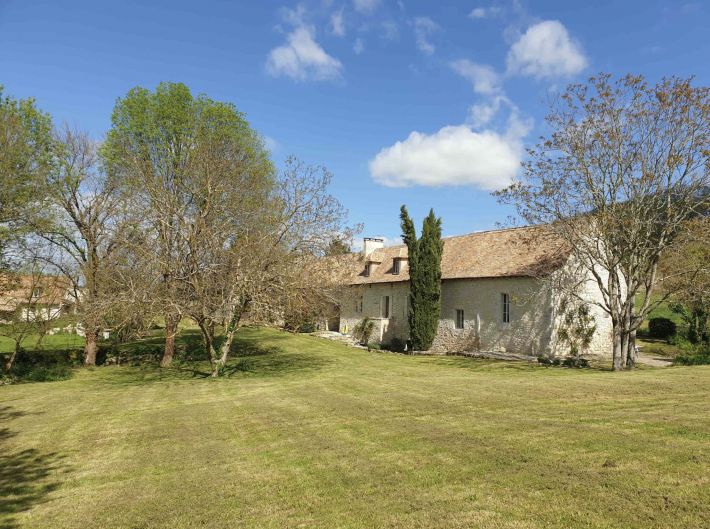Detached Country House with Land and Swimming Pool