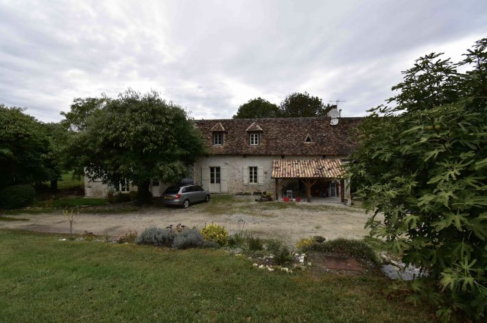 Detached Country House with Land and Swimming Pool