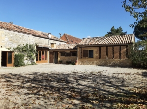 Detached Country House with Swimming Pool