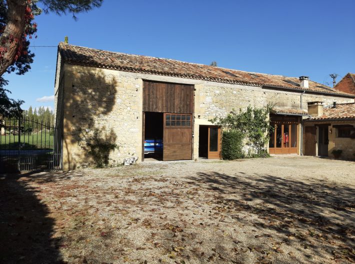 Detached Country House with Swimming Pool