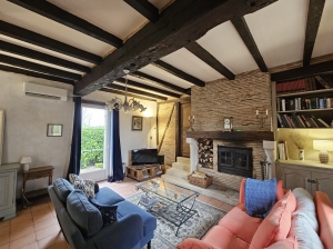 Detached Country House with Swimming Pool