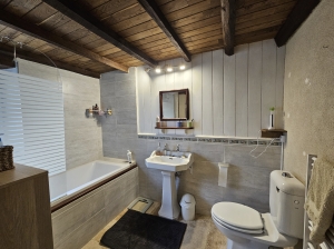 Detached Country House with Swimming Pool