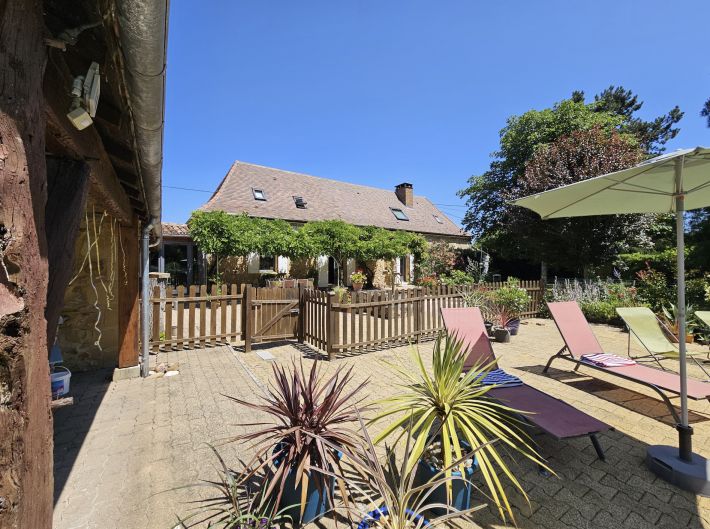 Detached Country House with Swimming Pool