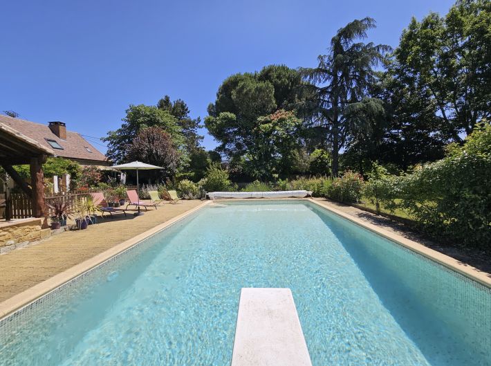 Detached Country House with Swimming Pool