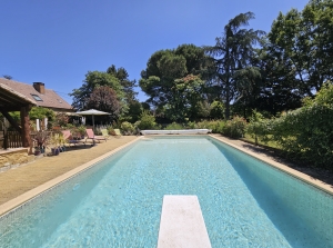 Detached Country House with Swimming Pool