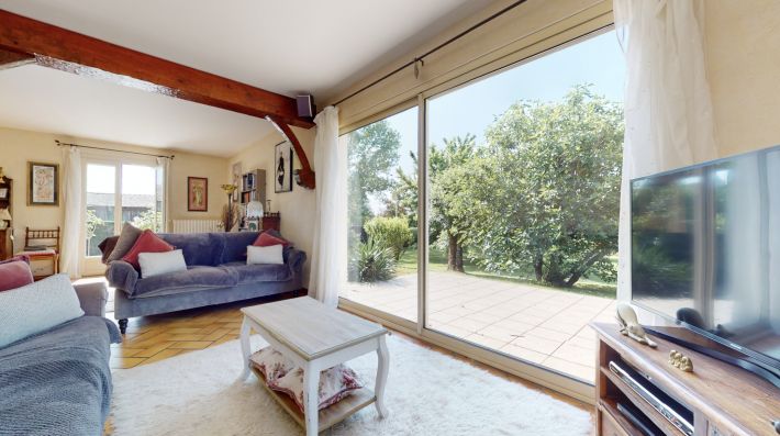 Detached Country House with Swimming Pool