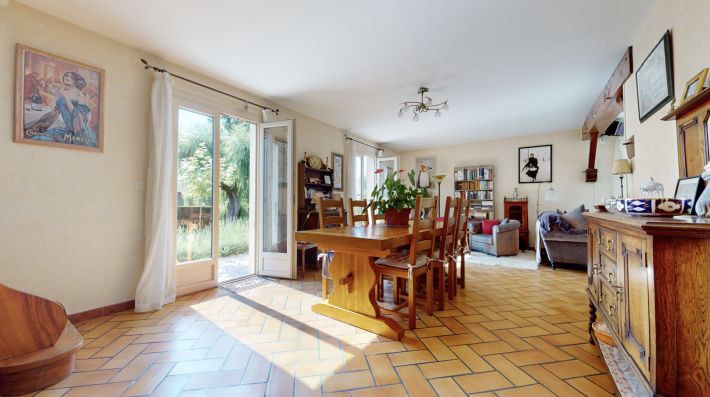 Detached Country House with Swimming Pool