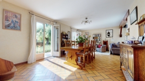 Detached Country House with Swimming Pool